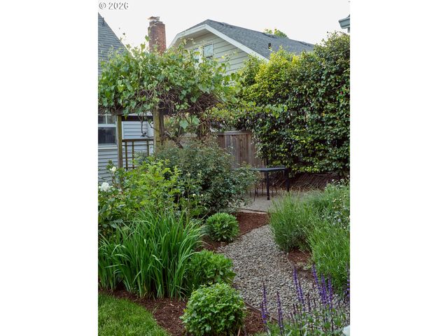 1002 Se 54TH Ave, Portland, OR 97215