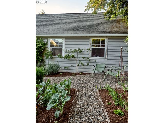 1002 Se 54TH Ave, Portland, OR 97215