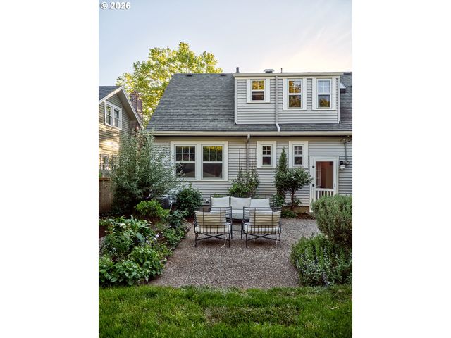 1002 Se 54TH Ave, Portland, OR 97215