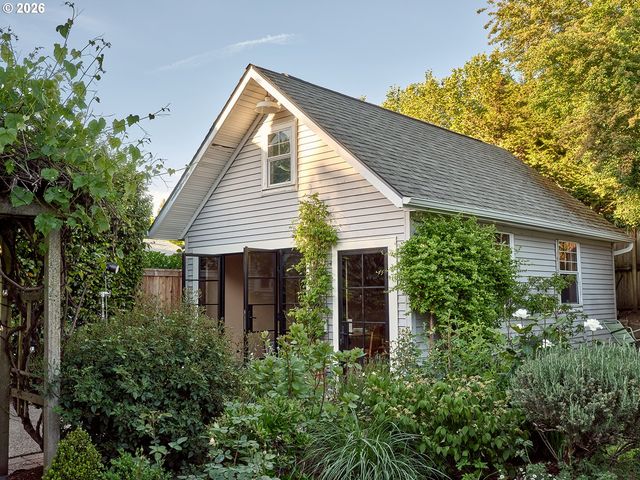 1002 Se 54TH Ave, Portland, OR 97215