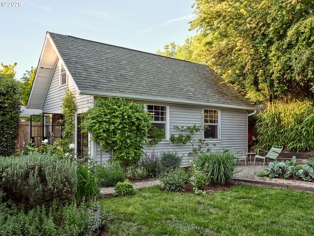 1002 Se 54TH Ave, Portland, OR 97215