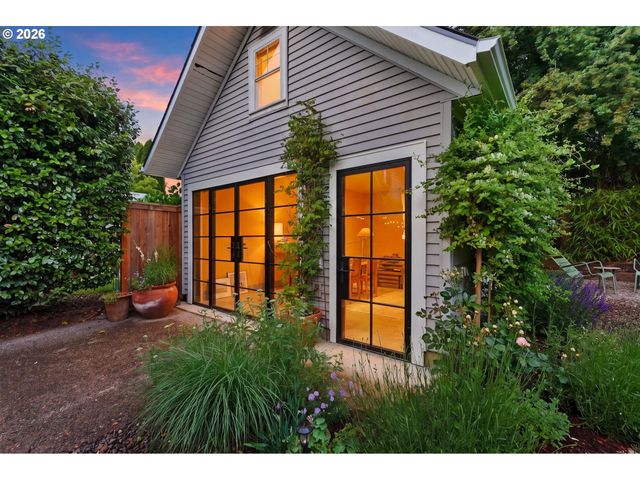 1002 Se 54TH Ave, Portland, OR 97215
