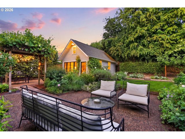 1002 Se 54TH Ave, Portland, OR 97215