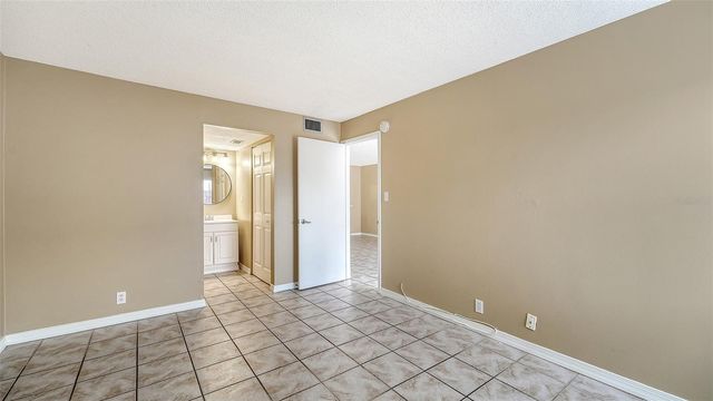 2763 WOODGATE LANE 104, Sarasota, FL 34231