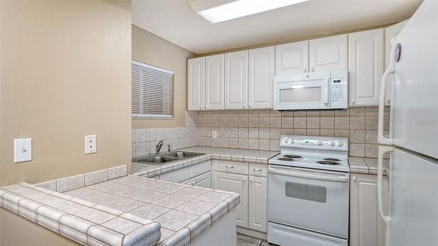 2763 WOODGATE LANE 104, Sarasota, FL 34231