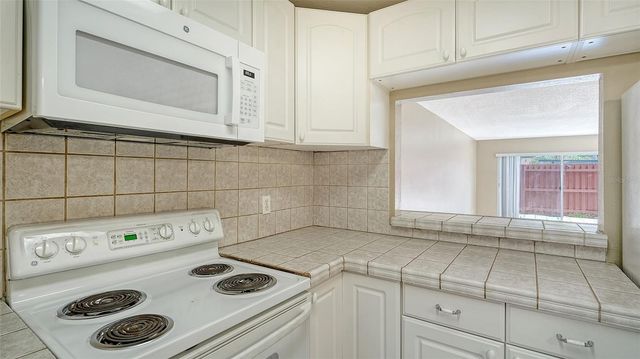 2763 WOODGATE LANE 104, Sarasota, FL 34231