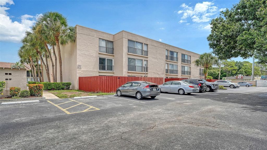 2763 WOODGATE LANE 104, Sarasota, FL 34231