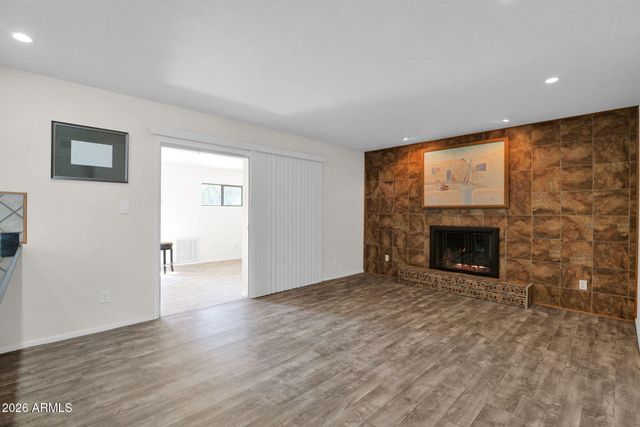 3833 E DESERT COVE Avenue, Phoenix, AZ 85028