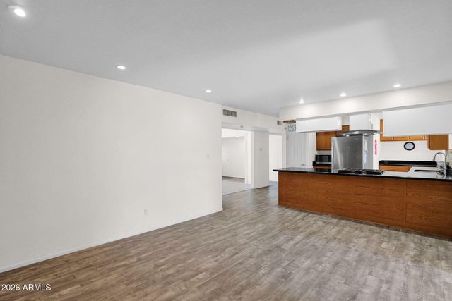 3833 E DESERT COVE Avenue, Phoenix, AZ 85028