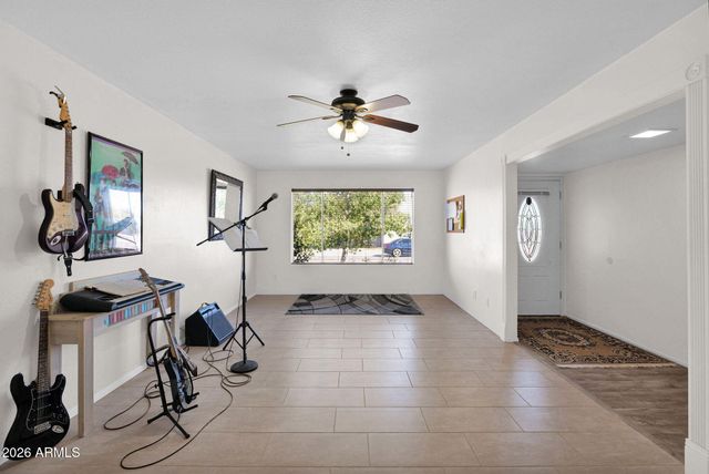 3833 E DESERT COVE Avenue, Phoenix, AZ 85028