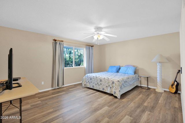 3833 E DESERT COVE Avenue, Phoenix, AZ 85028