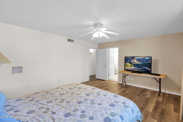 3833 E DESERT COVE Avenue, Phoenix, AZ 85028