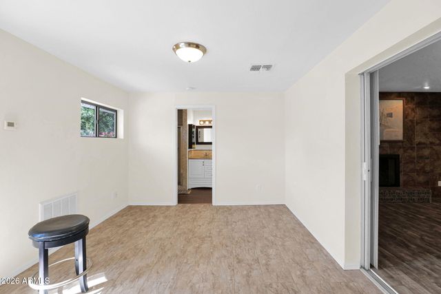 3833 E DESERT COVE Avenue, Phoenix, AZ 85028