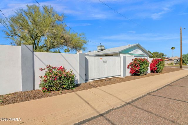 3833 E DESERT COVE Avenue, Phoenix, AZ 85028