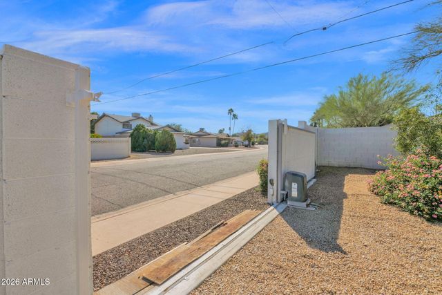 3833 E DESERT COVE Avenue, Phoenix, AZ 85028