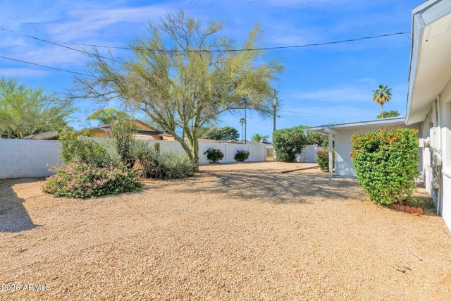 3833 E DESERT COVE Avenue, Phoenix, AZ 85028