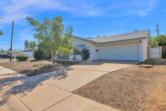 3833 E DESERT COVE Avenue, Phoenix, AZ 85028