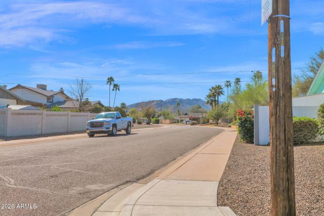 3833 E DESERT COVE Avenue, Phoenix, AZ 85028