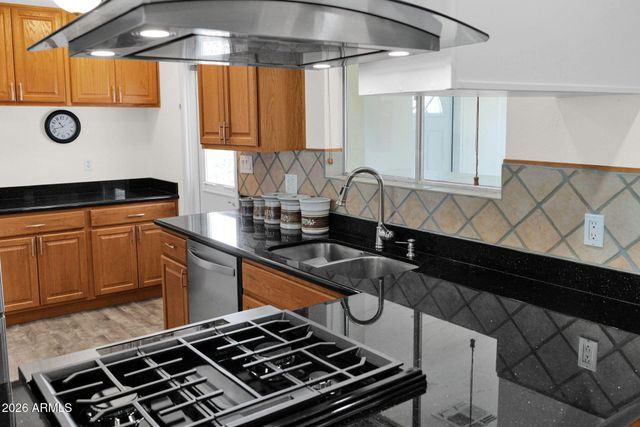 3833 E DESERT COVE Avenue, Phoenix, AZ 85028