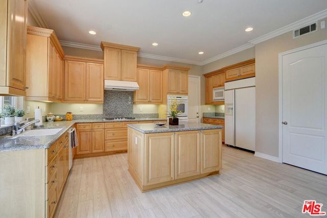 23863 Erin Place, West Hills, CA 91304