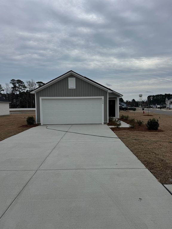 194 Birchwood Dr., Longs, SC 29568