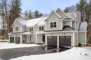 18 Hemlock B, Bedford, MA 01730