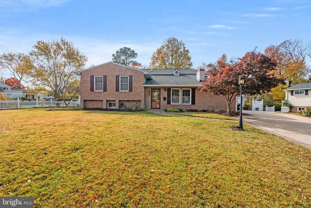 2605 WOODLAWN LN, Alexandria, VA 22306