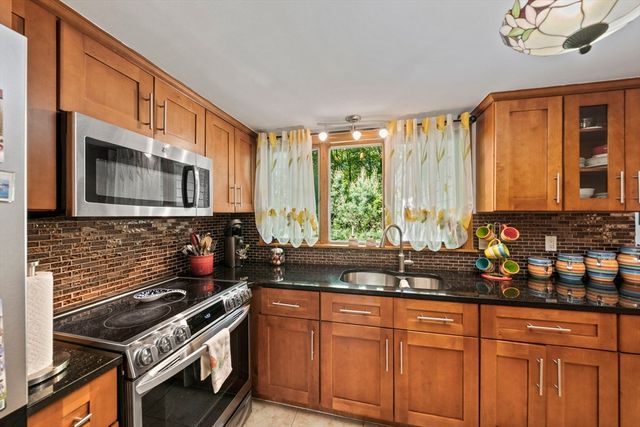 113 Colonel Hunt Dr, Abington, MA 02351