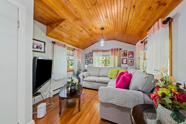 113 Colonel Hunt Dr, Abington, MA 02351