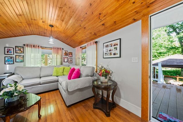 113 Colonel Hunt Dr, Abington, MA 02351