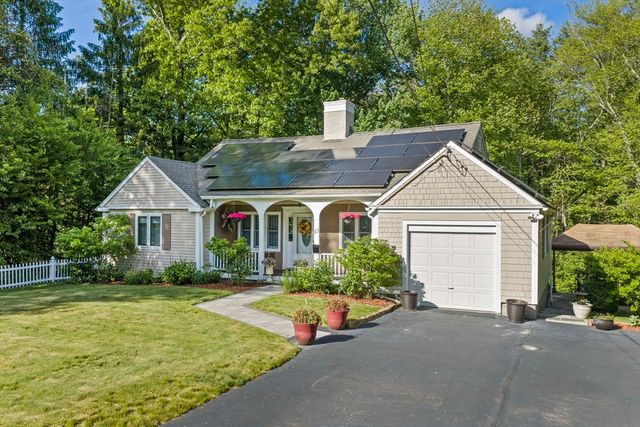 113 Colonel Hunt Dr, Abington, MA 02351