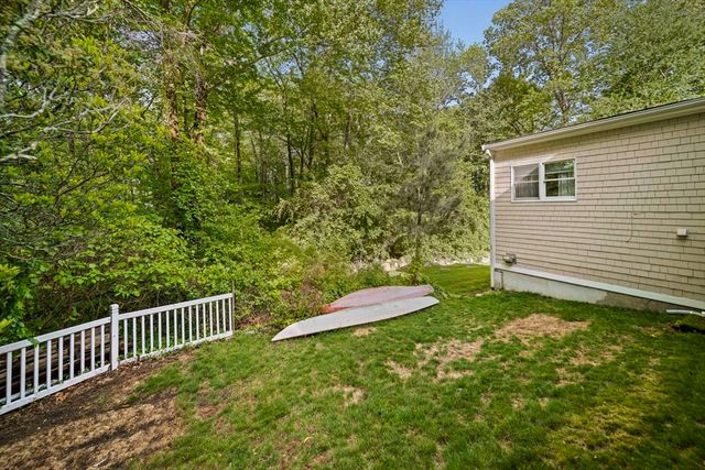 113 Colonel Hunt Dr, Abington, MA 02351