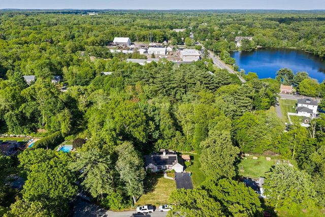113 Colonel Hunt Dr, Abington, MA 02351