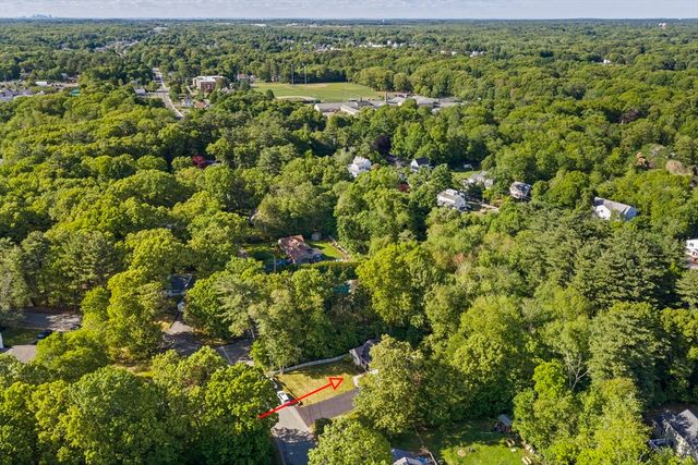 113 Colonel Hunt Dr, Abington, MA 02351