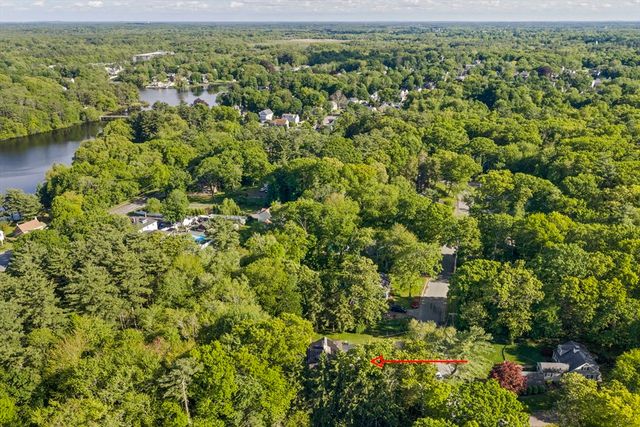 113 Colonel Hunt Dr, Abington, MA 02351