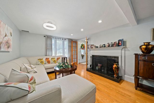 113 Colonel Hunt Dr, Abington, MA 02351