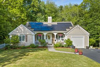 113 Colonel Hunt Dr, Abington, MA 02351