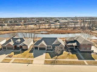 2711 Radbourne Drive, Bloomington, IL 61704