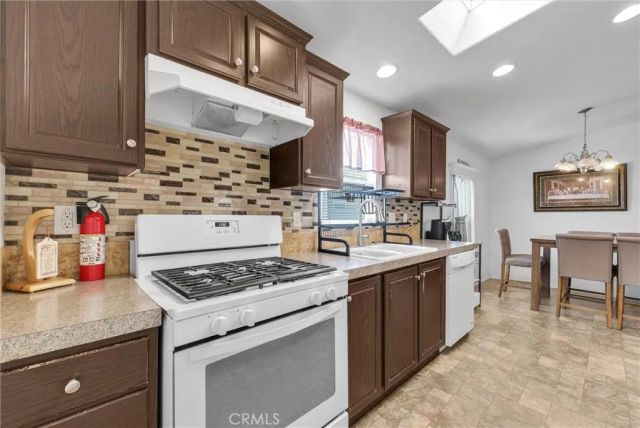 1081 W Arrow Hwy 86, Azusa, CA 91702