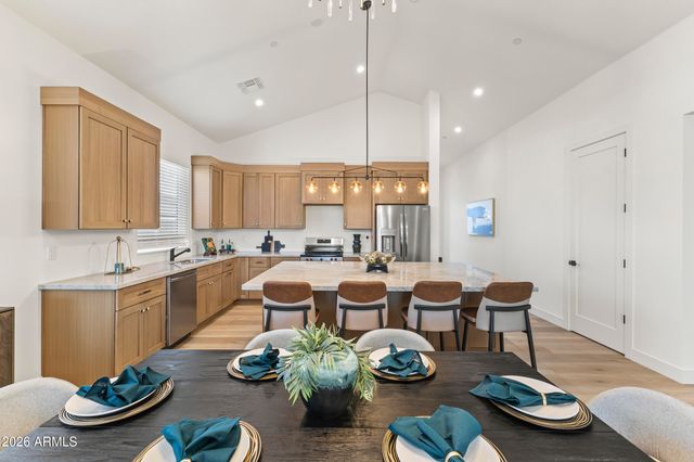 2009 E Don Carlos Avenue, Tempe, AZ 85281