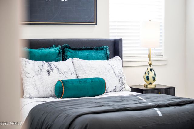 2009 E Don Carlos Avenue, Tempe, AZ 85281