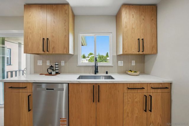 5460 Gilbert Dr, San Diego, CA 92115