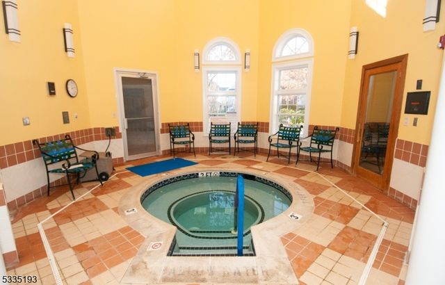 12 Farrington Plz, Franklin Twp., NJ 08873