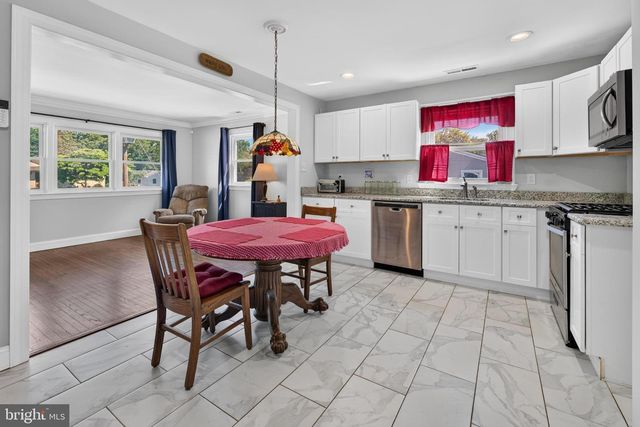 419 HICKORY LN, Mount Laurel, NJ 08054