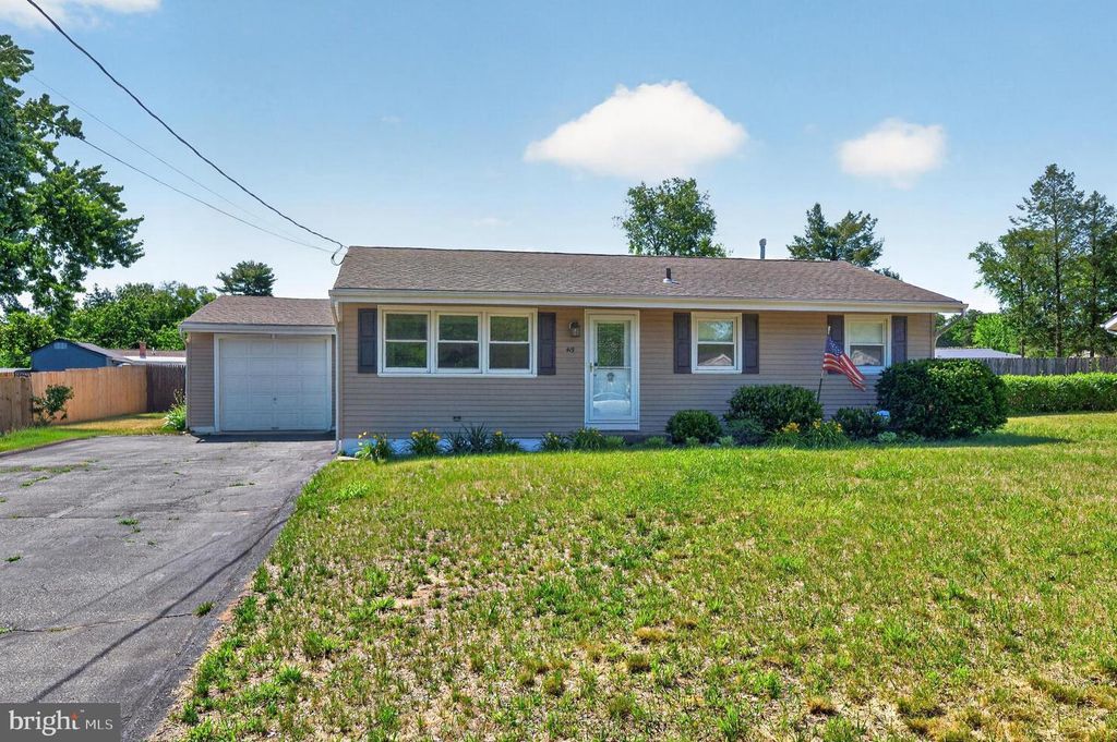 419 HICKORY LN, Mount Laurel, NJ 08054