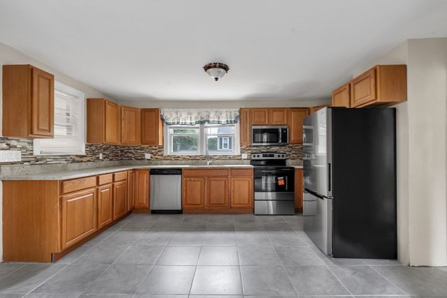 2 Clarendon St, Taunton, MA 02780