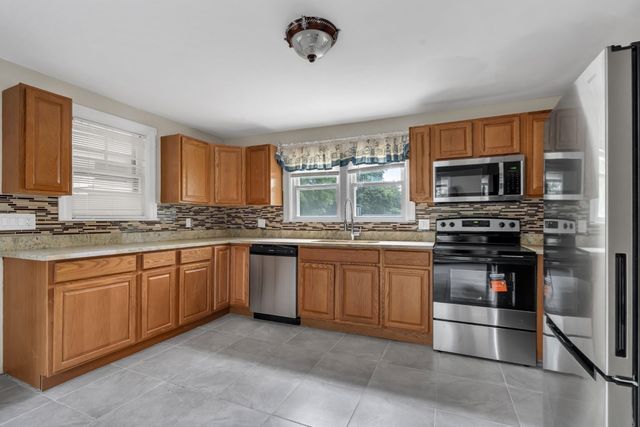 2 Clarendon St, Taunton, MA 02780