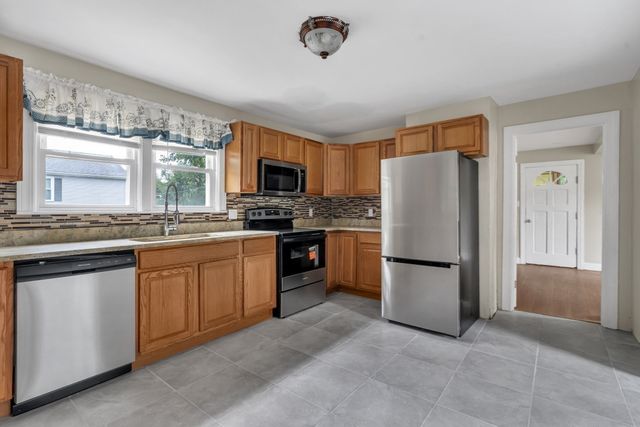 2 Clarendon St, Taunton, MA 02780