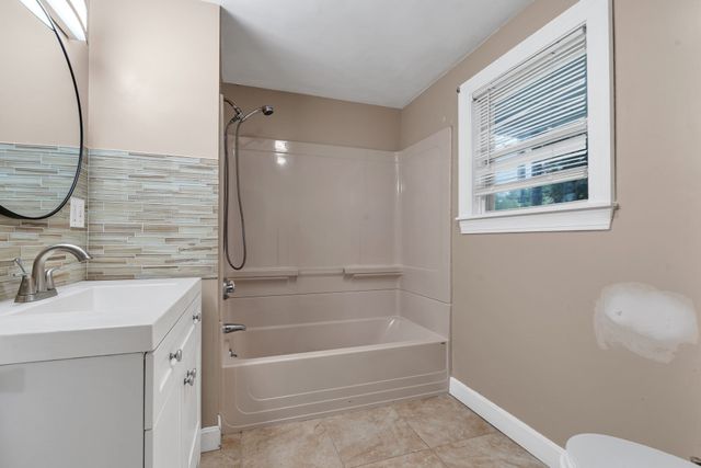 2 Clarendon St, Taunton, MA 02780