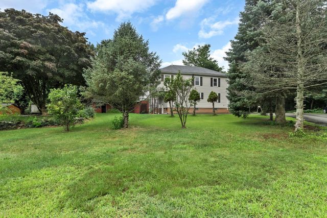 2 Clarendon St, Taunton, MA 02780